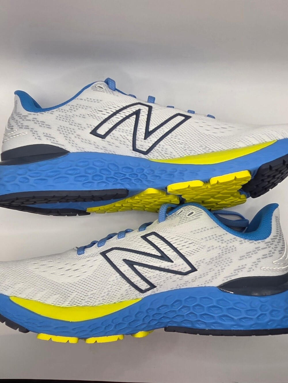 New Balance 880v11  Men's Size 9.5 White, Blue & Yellow
